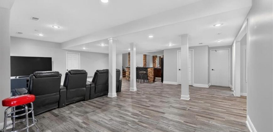 5502 Spinnaker Pointe N/A, Parkville, MO 64152