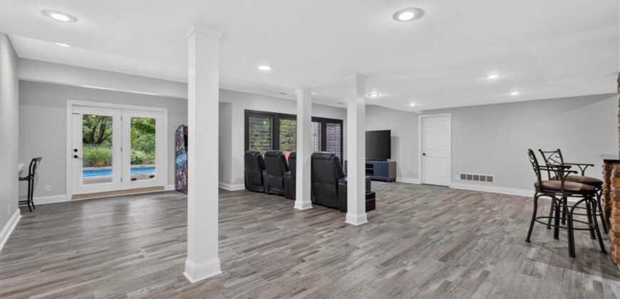 5502 Spinnaker Pointe N/A, Parkville, MO 64152