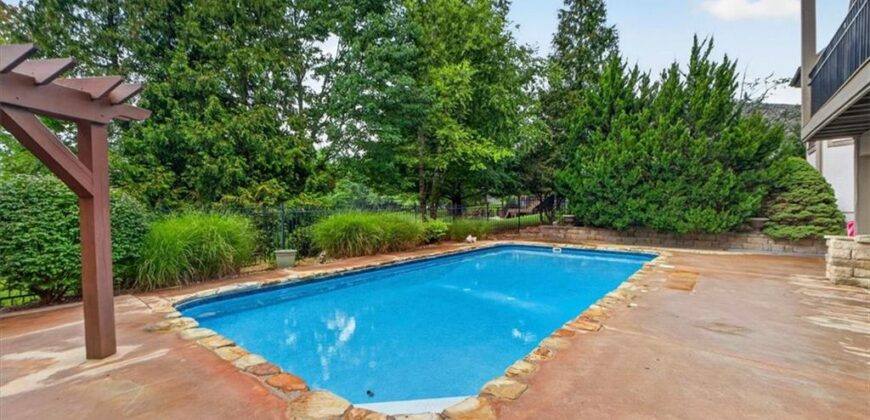 5502 Spinnaker Pointe N/A, Parkville, MO 64152
