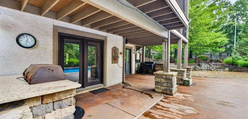 5502 Spinnaker Pointe N/A, Parkville, MO 64152