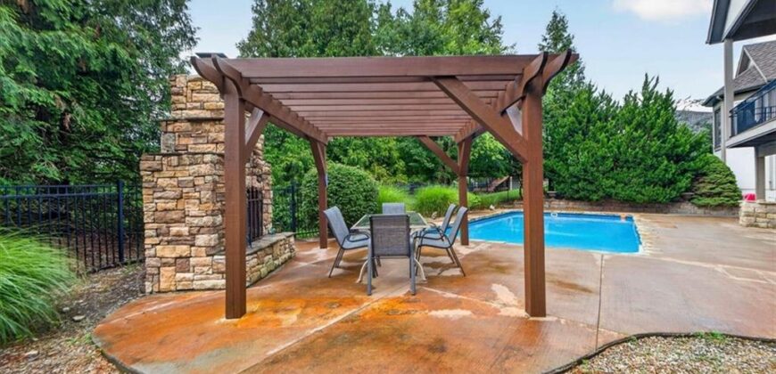 5502 Spinnaker Pointe N/A, Parkville, MO 64152