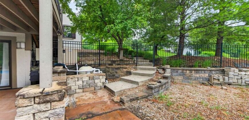 5502 Spinnaker Pointe N/A, Parkville, MO 64152