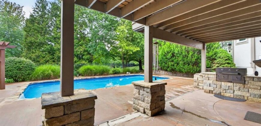 5502 Spinnaker Pointe N/A, Parkville, MO 64152