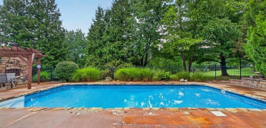 5502 Spinnaker Pointe N/A, Parkville, MO 64152