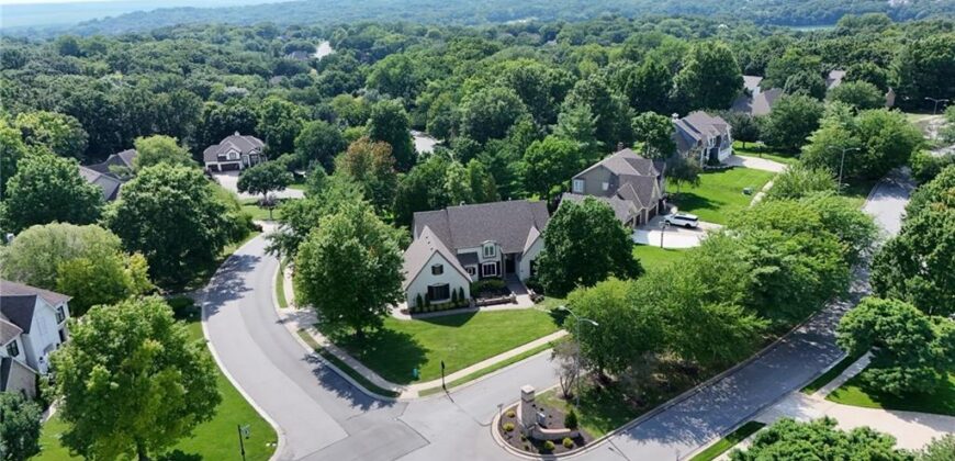 5502 Spinnaker Pointe N/A, Parkville, MO 64152