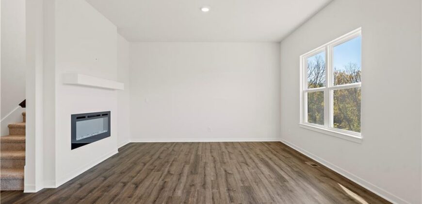 10716 N Richmond Avenue, Kansas City, MO 64157