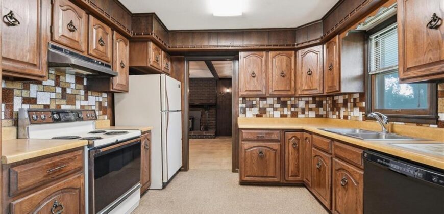 483 NE Meadowbrook Road, Kansas City, MO 64119