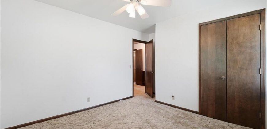 483 NE Meadowbrook Road, Kansas City, MO 64119