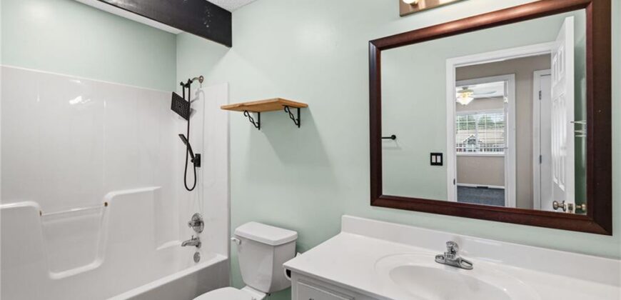 8505 N ARCOLA Avenue, Kansas City, MO 64153