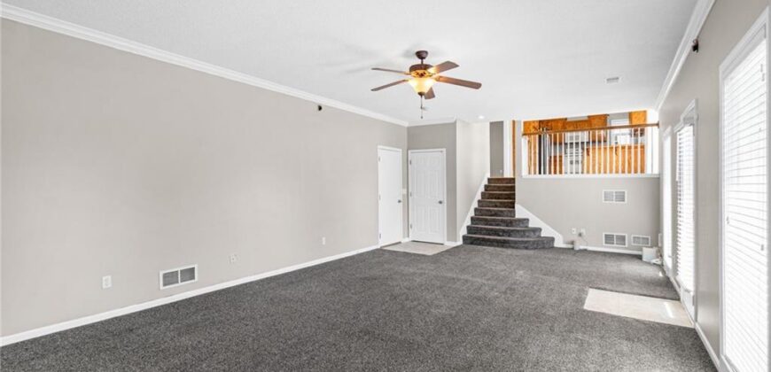 8505 N ARCOLA Avenue, Kansas City, MO 64153
