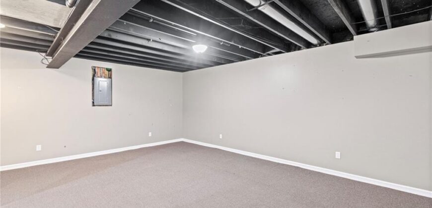 8505 N ARCOLA Avenue, Kansas City, MO 64153