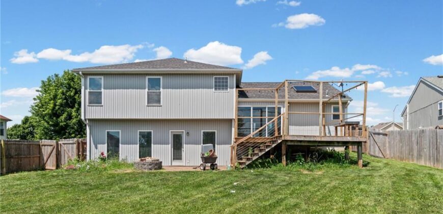 8505 N ARCOLA Avenue, Kansas City, MO 64153
