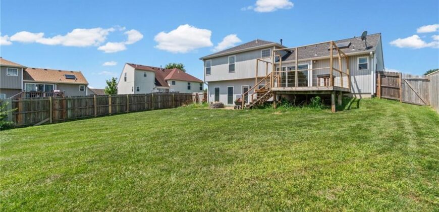 8505 N ARCOLA Avenue, Kansas City, MO 64153