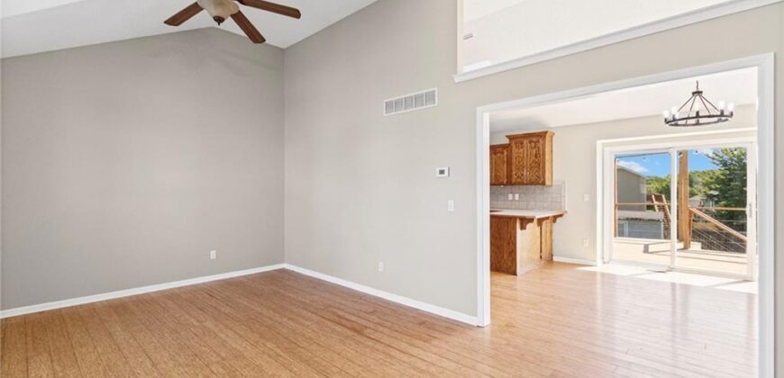 8505 N ARCOLA Avenue, Kansas City, MO 64153