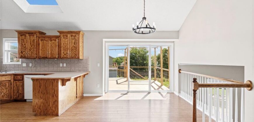 8505 N ARCOLA Avenue, Kansas City, MO 64153