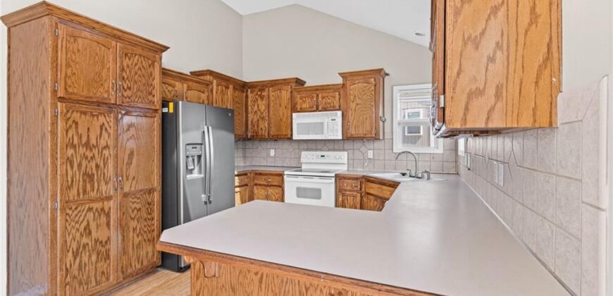 8505 N ARCOLA Avenue, Kansas City, MO 64153