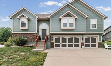 1913 White Tail Lane, Liberty, MO 64068