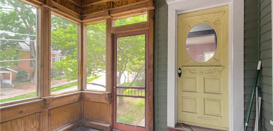 547 Main Street, Weston, MO 64098