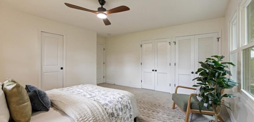 1062 NW South Shore Drive, Lake Waukomis, MO 64152