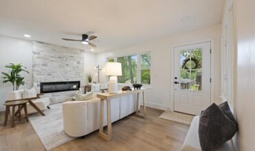 1062 NW South Shore Drive, Lake Waukomis, MO 64152