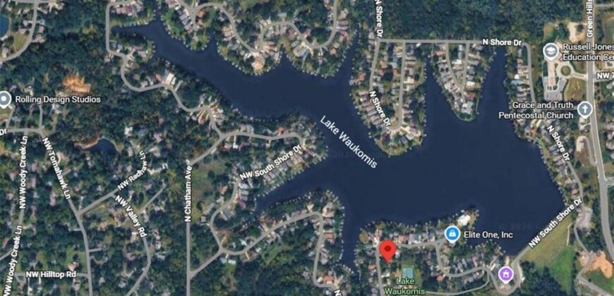 1062 NW South Shore Drive, Lake Waukomis, MO 64152