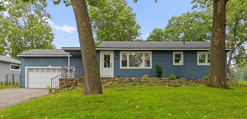 1062 NW South Shore Drive, Lake Waukomis, MO 64152