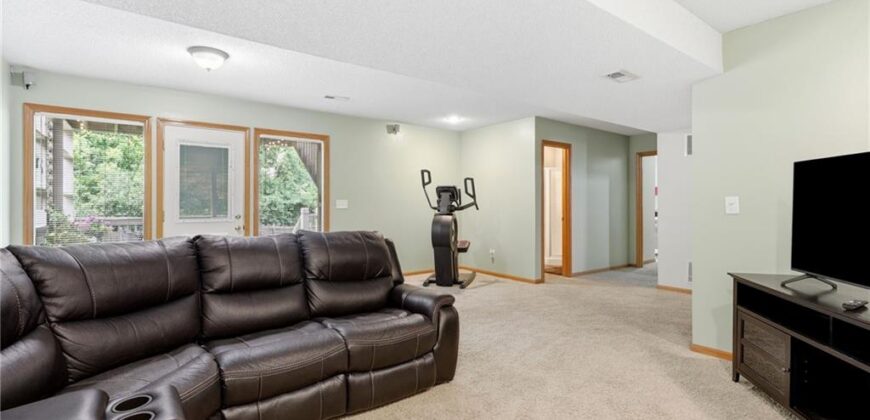 1111 NW 72nd Street, Kansas City, MO 64118