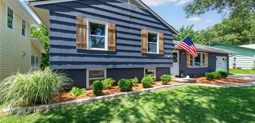 206 NW North Shore Drive, Lake Waukomis, MO 64151