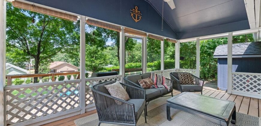 206 NW North Shore Drive, Lake Waukomis, MO 64151
