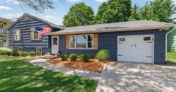 206 NW North Shore Drive, Lake Waukomis, MO 64151