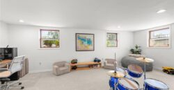 206 NW North Shore Drive, Lake Waukomis, MO 64151