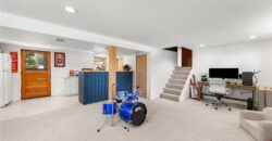 206 NW North Shore Drive, Lake Waukomis, MO 64151