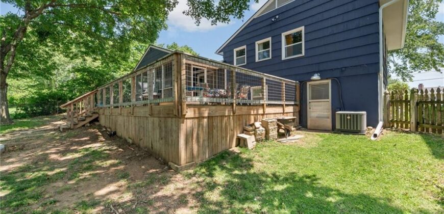 206 NW North Shore Drive, Lake Waukomis, MO 64151