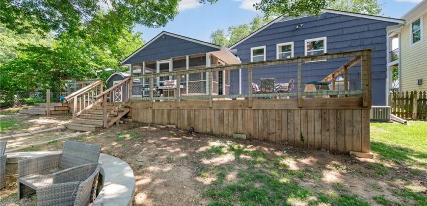 206 NW North Shore Drive, Lake Waukomis, MO 64151