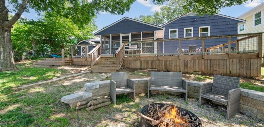 206 NW North Shore Drive, Lake Waukomis, MO 64151
