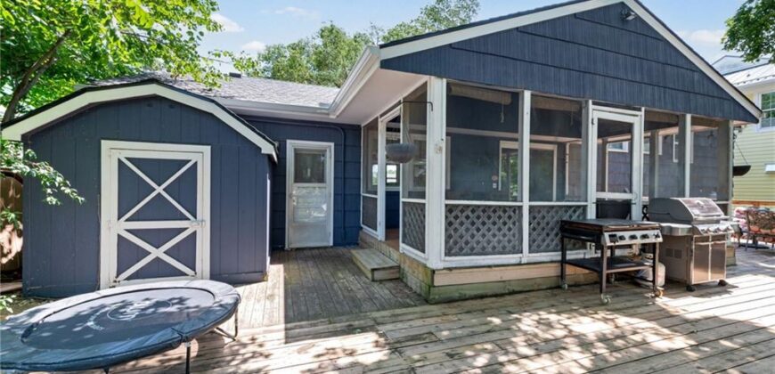 206 NW North Shore Drive, Lake Waukomis, MO 64151