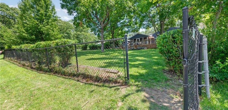 206 NW North Shore Drive, Lake Waukomis, MO 64151