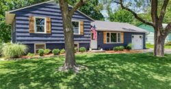 206 NW North Shore Drive, Lake Waukomis, MO 64151