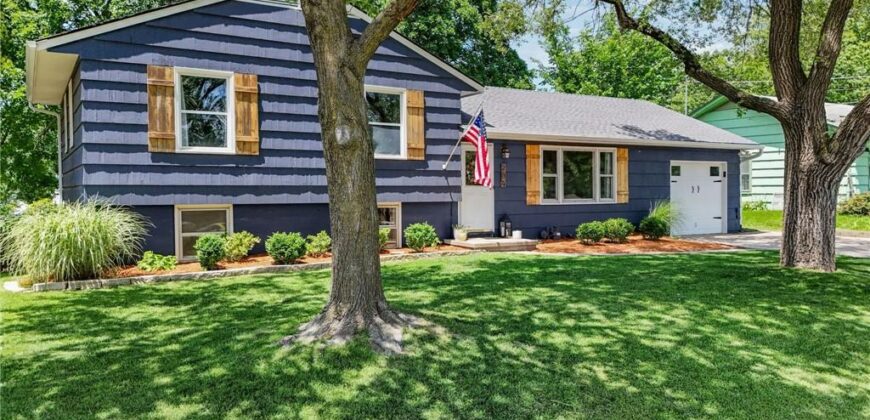 206 NW North Shore Drive, Lake Waukomis, MO 64151