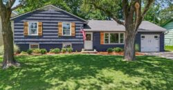 206 NW North Shore Drive, Lake Waukomis, MO 64151