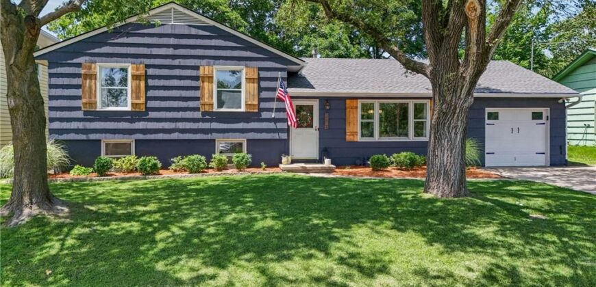 206 NW North Shore Drive, Lake Waukomis, MO 64151