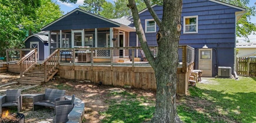 206 NW North Shore Drive, Lake Waukomis, MO 64151