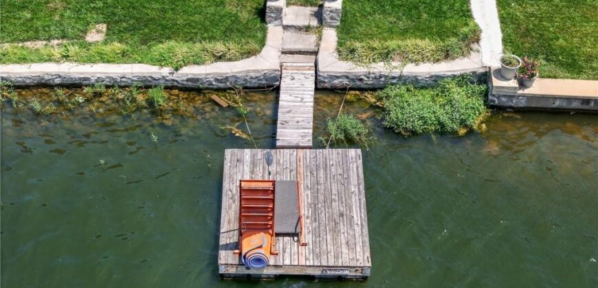 206 NW North Shore Drive, Lake Waukomis, MO 64151