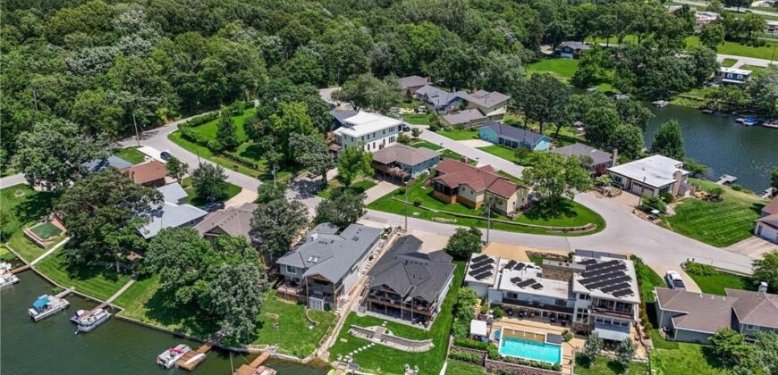 206 NW North Shore Drive, Lake Waukomis, MO 64151