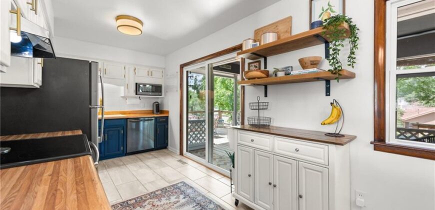 206 NW North Shore Drive, Lake Waukomis, MO 64151