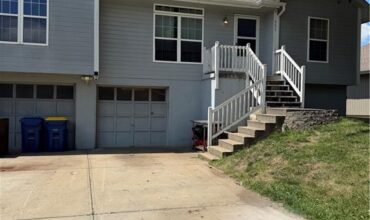 905 Paradise Lane, Smithville, MO 64089