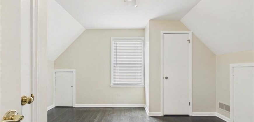 909 NE Vivion Road, Kansas City, MO 64118