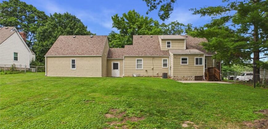 909 NE Vivion Road, Kansas City, MO 64118