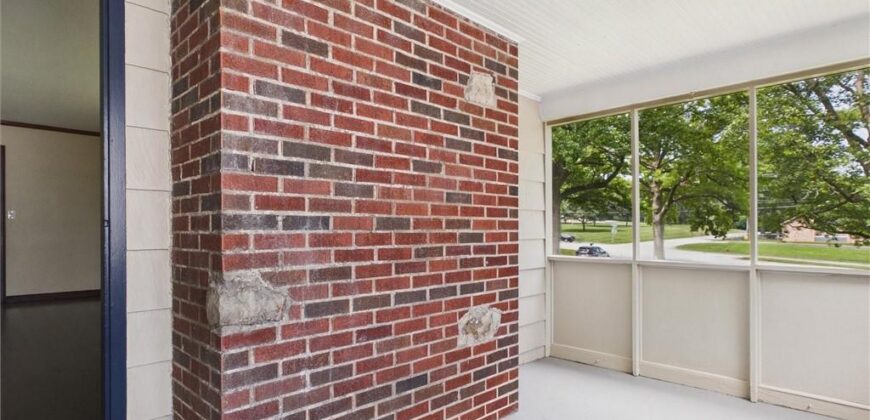 909 NE Vivion Road, Kansas City, MO 64118