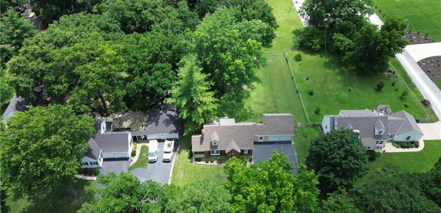 909 NE Vivion Road, Kansas City, MO 64118